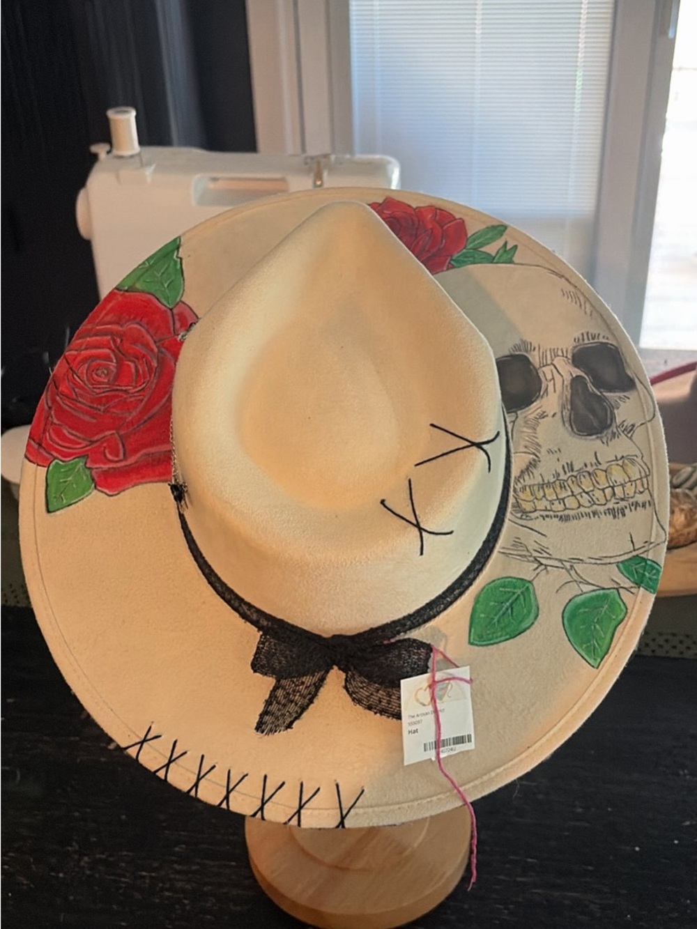 Hand-Painted Beige Wide Brim Hat with Red Rose & Skull Design